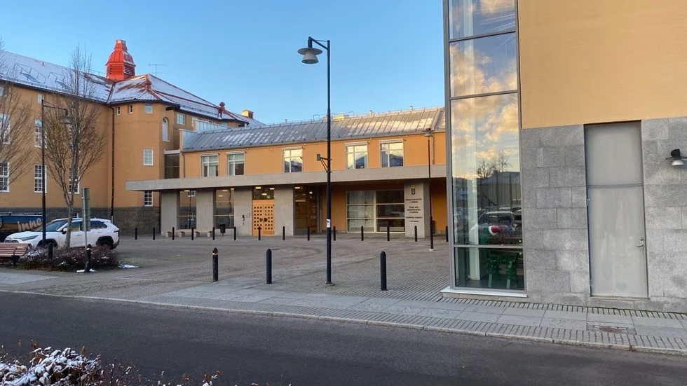 Fyra män kommer att ställas inför häktningsdomaren i Linköpings tingsrätt. 