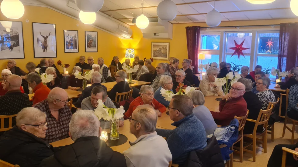 Det rådde rena upprorsstämning när ett hundratal pensionärer på Samvaron på Hamnplan i Piteå protesterade mot kommande nedskärningar.