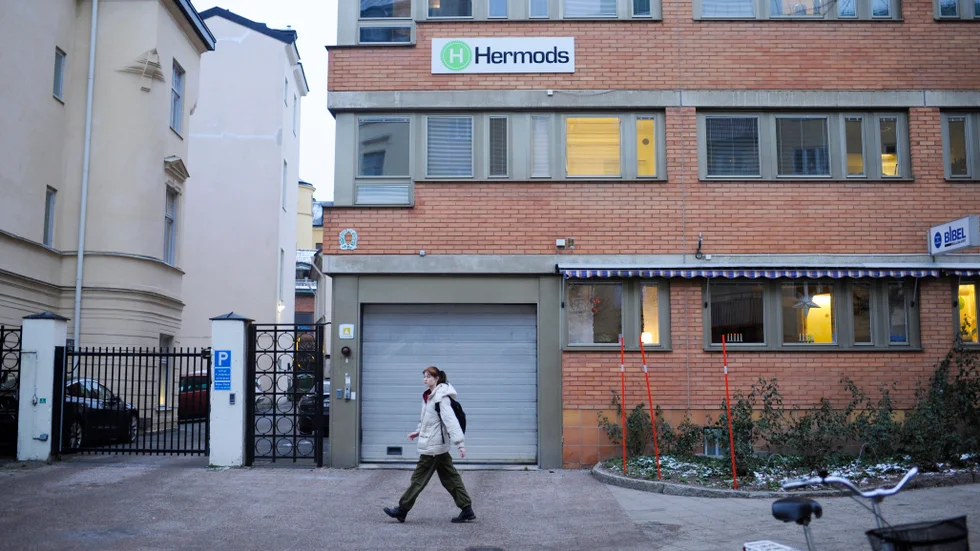 Till årsskiftet lägger Hermods ner. De har bedrivit vuxenutbildningar i form av SFI, kurser i grundskoleämnen och på gymnasial nivå samt yrkesutbildningar.