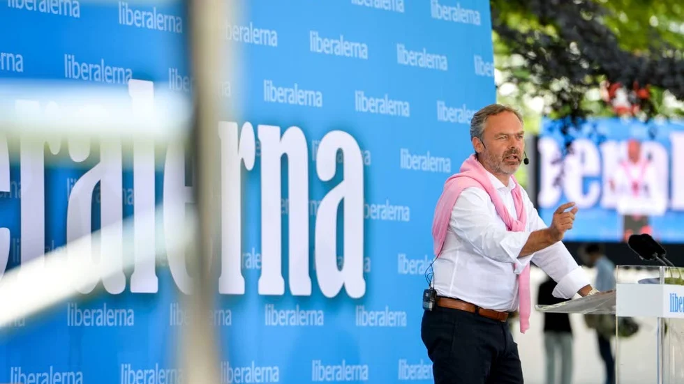 Jan Björklund. Påminner om allvaret runt Östersjön.