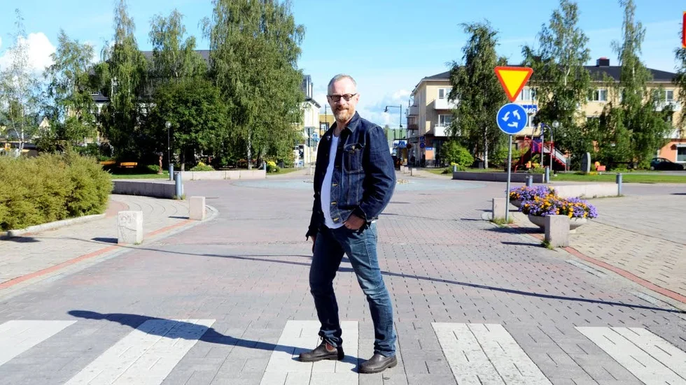 Politikern och professorn Peter Waara säger att det ibland kan ta tid för honom att lägga nya namn på minnet. Namnbrickor vid mingel på till exempel konferenser tycker han därför är en bra grej.