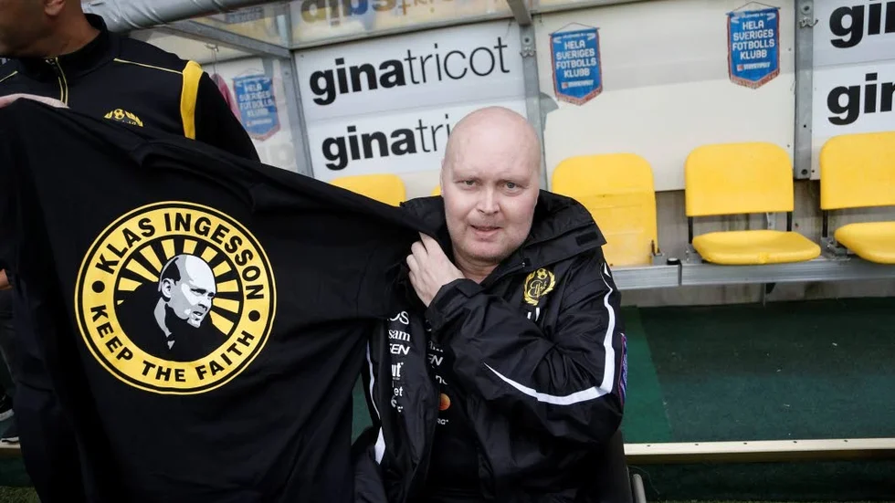 Fotbollsprofil. Klar Ingesson gick bort i cancer 2014. "Det är bara lite cancer" är historien om hans liv. "Det är omöjligt att inte bli berörd" skriver kurirens recensent.