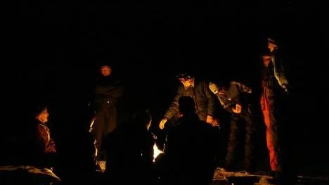 Lakfisket i Lauker i fredags kväll lockade en hel del besökare. Många fiskade, andra umgicks vid elden.