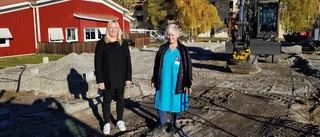 Nu byggs carportarna: "Det ska bli skönt att slippa skotta fram bilarna när vi ska ut"