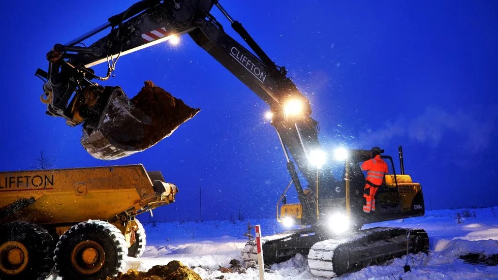 Ersättning. Grävmaskinsföretaget vill ha ersättning från kommunen för den vinst de gått miste om. Foto:  Thord Nilsson