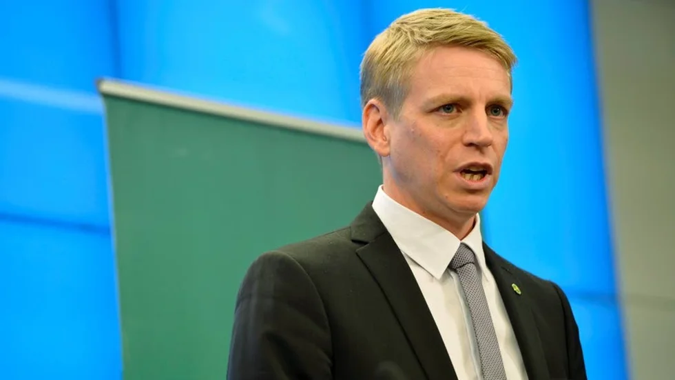OSAKLIGT AV MP.Jobbskatteavdragen innebär rejäla skattesänkningar för vanligt folk.
