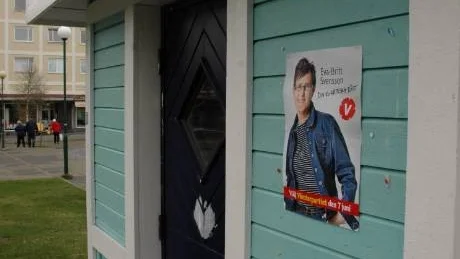 RIVS NED. Vänsterpartiets eu-valaffischer i Gällivare rivs ned så fort de sätts upp. I torsdags satte partiet ånyo upp nya.  Foto: kenth bergmark