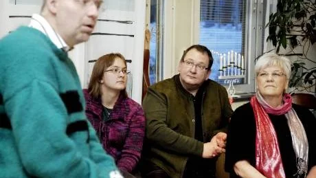LÄROBOK I DEMENS. Personerna bakom Demensboken: Överläkaren Göran Karlsson, illustratören Åse Fahlander, neuropsykologen Kjell Fahlander och arbetsterapeuten Dagny Vikström.