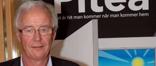 Socialchefen lämnar in