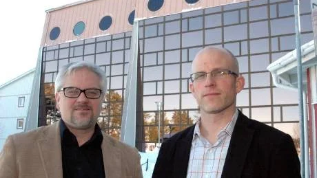 AVFALLSKONFERENS. Krister Nilsson, regeringsförhandlare och före detta statssekreterare på miljödepartementet, har hjälpt till att skapa en överenskommelse mellan kommuner och producenter om återvinningsstationerna. Tillsammans med bland annat Christian Haglund, handläggare på miljödepartementet, föreläste han på Kommunförbundets avfallskonferens. Foto: Jonas Hansson