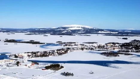 Runt påsktider invaderas Arjeplog av folk från när och fjärran som vill ta del av såväl skidåkning som pimpelfiske och skoterkörning.