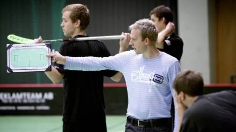 Före seriepremiären pekade Wibax Patriots ur riktningen - serieseger i division 2 norra Norrland. Efter förra helgen förlust hemma mot RIG Umeå är Wibax P elva poäng efter. "Vi har inte gett upp, men visst kan det blir svårt att vinna serien", säger tränaren Anders Lindblom. (Arkivbild)