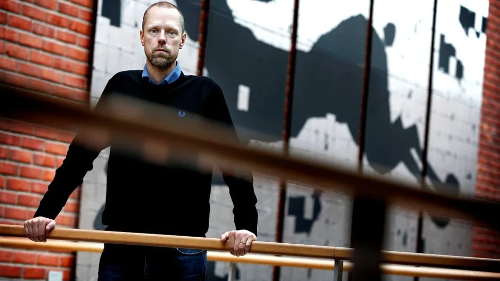 Studerar Kanada. "Gruvan, en urangruva, ligger 85 mil från staden. Det flygs in folk", beskriver Johan Sandström.