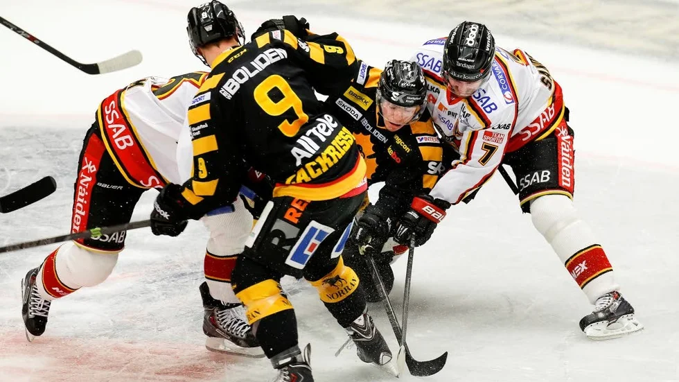 Hett. Jan Sandström trivdes när det hettade till i segern mot Skellefteå.