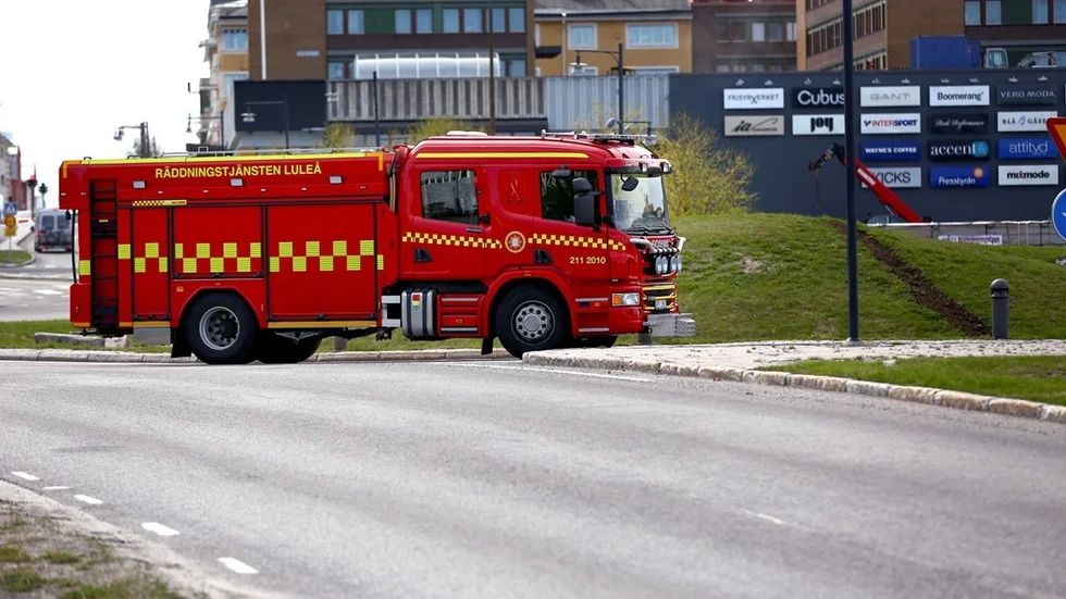 Branbil, olycka, räddningstjänst, Blåsljus, brand, utryckning, brand.