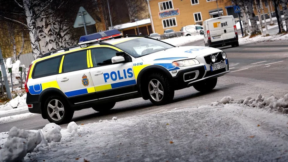 Sökpådrag. Flera polispatruller finns i de centrala delarna av Boden och letar efter en försvunnen 82-åring.