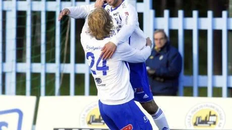 MÅLGLÄDJE. Brazan Jamshidi i IFK Luleå jublar efter att ha gjort 3-1-målet mot Kiurna FF. Passningen kom från David Ström.