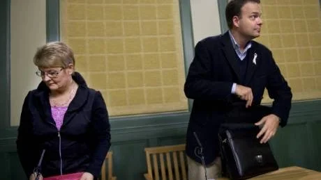 HJÄLP UTEBLIR. Maud Olofsson (c) och Sven Otto Littorin (m) hade i går inga pengar att erbjuda den krisande fordonsindustrin.