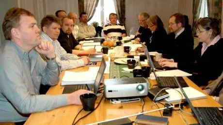 FÖRSTA MÖTET. MBL-förhandlingar mellan Setras ledning och fackrepresentanterna på Seskarösågen inleddes på måndagen. Nästa träff är den 23 april.
FOTO: GÖRAN LAHTI