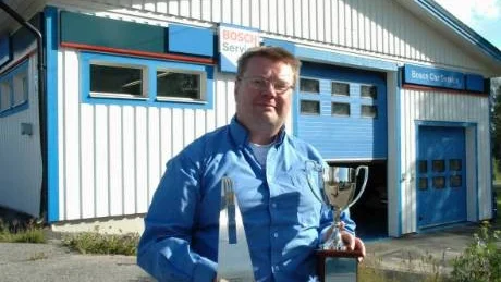 GLAD. Hans Rönnlund har drivit sin verkstad i tio år och jobbat med Bosch i åtta år. Nu prisas han rejält för sitt arbete.