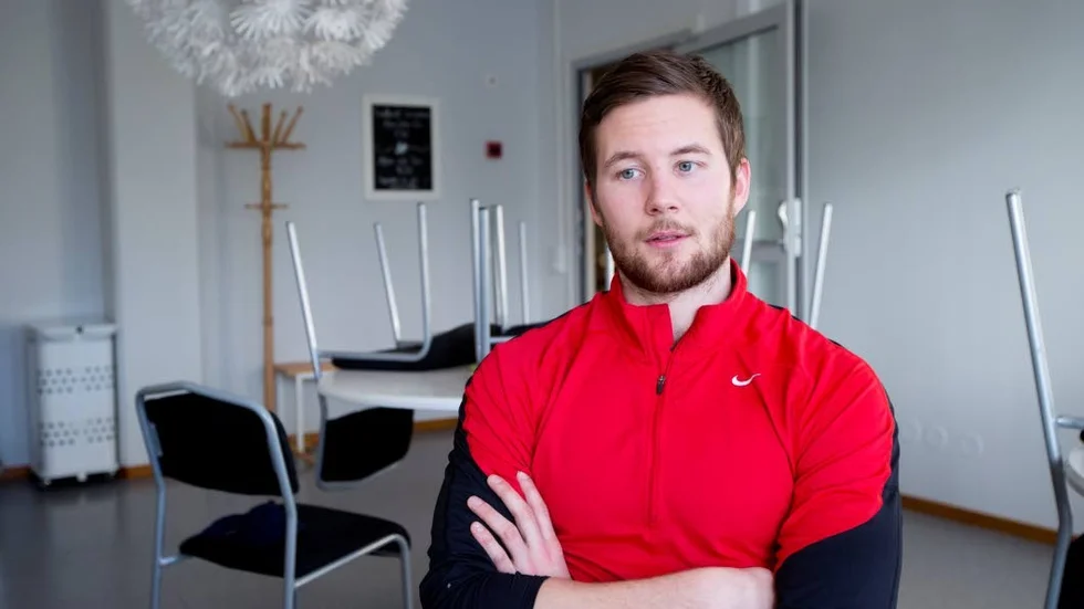 Inget brott. Bilder på Tomas Åström användas av en fejkanvändare på Facebook. Nu vill han varna andra för att vara försiktiga med att publicera bilder. "Det är tydligen inte något brott att använda någon annans bilder på Facebook", säger han.
