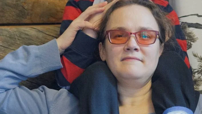 Strid. Peppi Nash (med sonen Ossi) och flera andra föräldrar har tagit strid mot förslaget att lägga ner hörselklasserna.