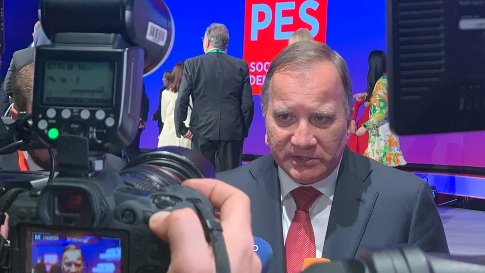 Förre statsministern Stefan Löfven intervjuas efter att ha valts till ordförande för de europeiska socialdemokraternas samarbetsorgan PES på kongressen i Berlin.