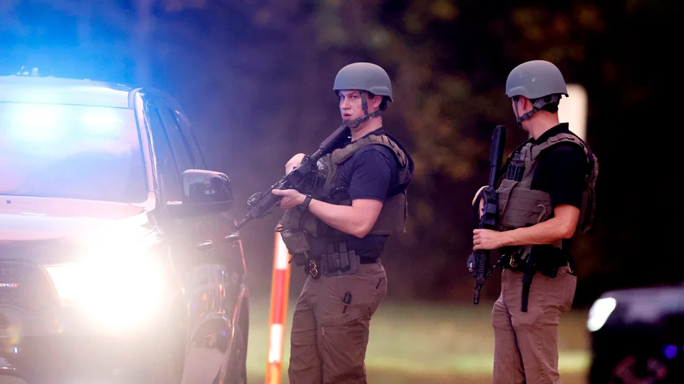 En stor polisinsats pågick i ett bostadsområde i staden Raleigh i North Carolina på torsdagen.