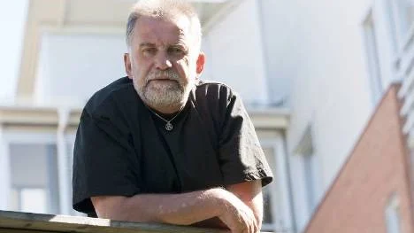 Greger Jonsson, 57 år,  Arvidsjaur, samlade ihop omkring etthundra fylleriförseelser under sitt liv som missbrukare. Nu föreläser han om sitt levnadsöde, hur han lyckades bryta missbruket och förändra sitt liv.