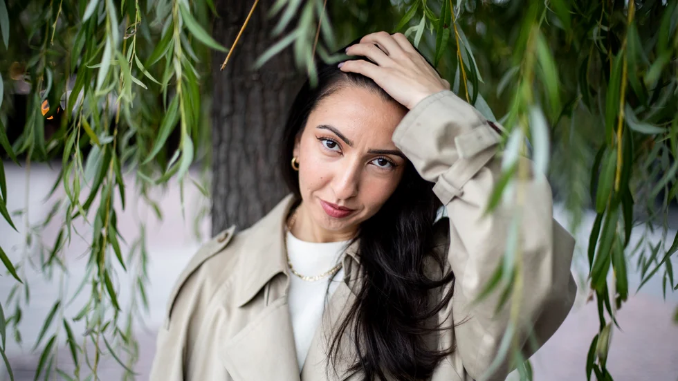 Burcu Sahin är aktuell med diktsamlingen "Blodbok".