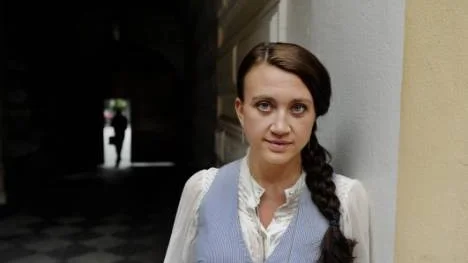 Brett varumärke. Camilla Läckberg gör det hon känner för, det hon brinner för. Men som gammal marknadsförare är hon medveten om vikten av att bredda sitt varumärke. ?Så man inte bara förknippas med deckarna. Det ger mig en större frihet?.