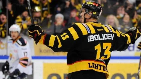 Mikko Lehtonen kvitterade till 4-4 när bara tio (!) sekunder återstod av tredje perioden. Sedan avgjorde Oscar Lindberg på straffar.
