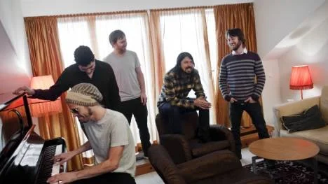 Foo Fighters ville med "Wasting light" göra sin tyngsta platta någonsin: "Vi vill att det ska låta som det gör live. Det är riktig rock ´n´ roll", säger Dave Grohl, tvåa från höger.