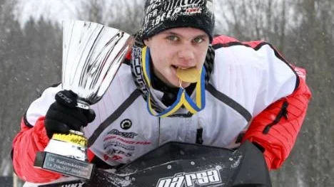 Petter Nårsa fick än en gång smaka på segerns sötma när han körde hem säsongens andra SM-guld. (Arkivbild)