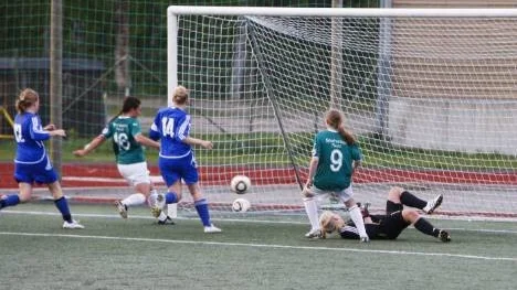 Efter en fin inspelning av Lisa Renlund kunde Johanna Björk göra 2-1 målet. Anfallsduon  i Älvsbyn var stundtals ostoppbar.