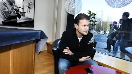INTE BRA. Henrik Gröntvedt tycker inte att det borde vara 18-årsgräns någon gång. "Jag tror att det skulle vara bättre ordning och mindre stök då", säger han.