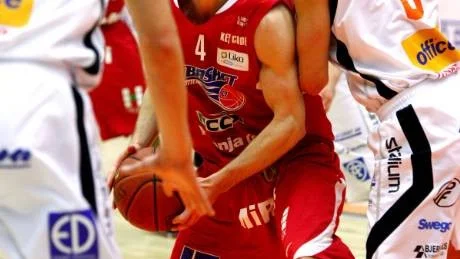 EN RIKTIG MAN. Martin Pahlmblad var planens kung borta mot Norrköping då LF Basket tog en mentalt oerhört viktig seger.