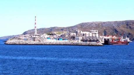 OLJEGULDET. Debatten är hård huruvida oljan och gasen utanför Lofoten, Vesterålen och Senja ska utvinnas snarast, senare eller aldrig. Här enda anläggningen hittills, Melköya vid Hammerfest, dit gasen från Snövitfältet förs.
