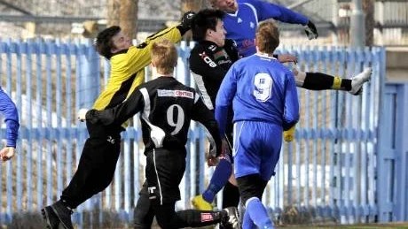 trean. Andreas Kylmänän nickade in 3-0 till Luleå SK mot gästande GMFF i slutet av den första halvleken. LSK vann till slut med 6-3. Foto: MATS BENGTSSON