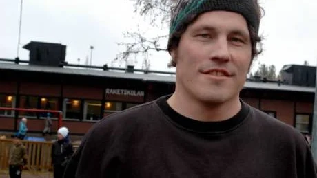 sparar för mycket. Daniel Sedig är en av föräldrarna som har reagerat på matsituationen på Raketskolan. "Det känns som om någon högst upp sparar in alldeles för mycket på våra barn", säger han.  Foto: Åsa Poromaa