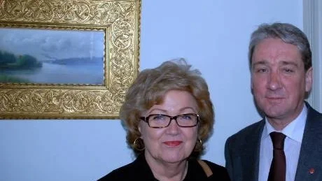 EN TAVLA. Landstingsråden Ewa Söderberg och Kent Ögren gjorde en tavla när de skulle  fösa ihop  fyra län. De har nu tvingats backa till 2,5 län i ett projekt som ska genomföras vid sidan av väljarna och påminner om fiskleverolja - luktar urk och smakar pyton ...