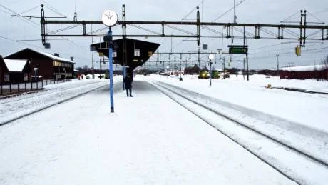 INGA TÅG. Tågen mellan Luleå och Umeå har slutat gå och bara SJ:s nattåg kommer att synas på perrongerna hela januari. På företagt som beställde Alstoms tåg säger man nu att tågen inte testades ordentligt innan de levererades.