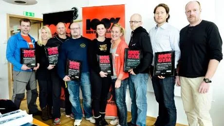 MOTTAGARE AV DIPLOM. Från vänster: Peter Backman och Anna Denarp (Sensia), Stefan Mukka (Mitt Livs StiL), Joakim Lakso (Luleå Atletklubb), Pernilla Forsberg och Kirsi Poikela (Inpuls), Mattias Pettersson (Actic), Lars Bogren och Ronny Lindqvist (NJA Personal stiftelse).