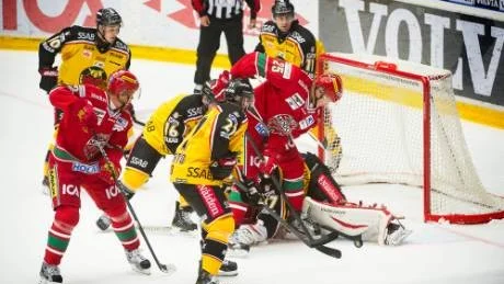 virrigt. Luleå Hockey gjorde inte någon vidare bra match mot Modo. Hemmalaget tilläts skapa en hel del chanser och i spelet runt målet var  Luleåspelarna ostrukturerade.  Modo kunde vinna med 3-2 efter att ha  avgjort i den sista perioden.Foto: Maria Edstrand