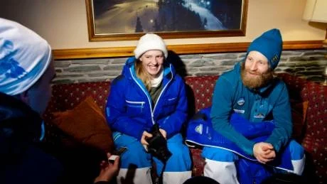 BÖRJAN. Freestyletävlingen avgörs i Ruka utanför Kuusamo. Reportern Petter Norén träffade Julia Nilsson och Per Spett under fredagskvällen.
