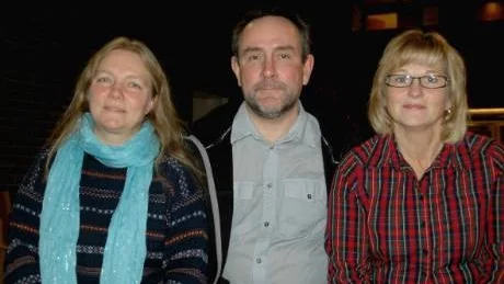 SLUTGILTIGT. "Nu ändrar vi oss inte mer", säger ordförande i Bog, Håkan Nyman samt Ros-Marie Henriksson och Margareta Wikman, alla S.