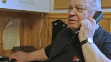 "Sedan innan midsommar har våra besökare knappt kunnat få tag på oss på grund av felet på ledningarna. De tror ju det är stängt när vi inte svarar i telefon!", säger Per Sundström, grundare av Olstorpet.