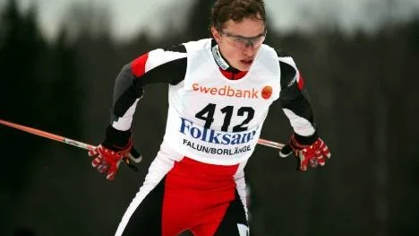 Johan Westerlund är här på väg mot en bronsmedalj i skid-SM i den dubbla jaktstarten. En stor skräll. Då tävlade han för Hemmingsmarks IF. Nu är Johan klar för Piteå Elit och går dessutom upp till seniorklassen. (Arkivbild)