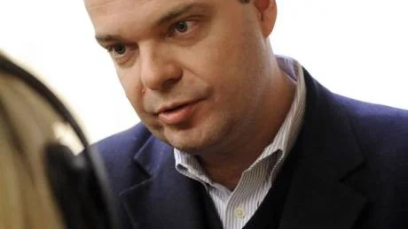 Det har blivit trögare för jobben. Fler varslas medan de nya jobben blir färre. Något som måste bekymra arbetsmarknadsminister Sven Otto Littorin. En lågkonjunktur står för dörren med en urholkad a-kassa.