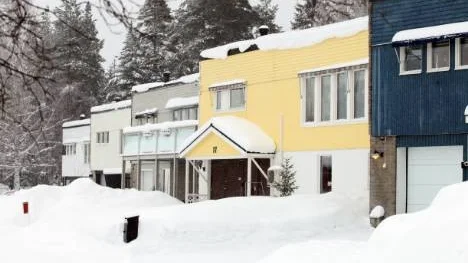 Atriumhuset på Svartudden i Piteå har ett kulturhistorisk värde, men det räcker inte för att de ska byggnadsminnesförklaras.